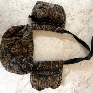Cabelas camouflage hunting pack for waist band area
